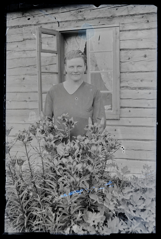 Mahti-Maimu Saarniit. Klaasnegatiivile pildistas Arthur Pilv. Foto: Võrumaa muuseum