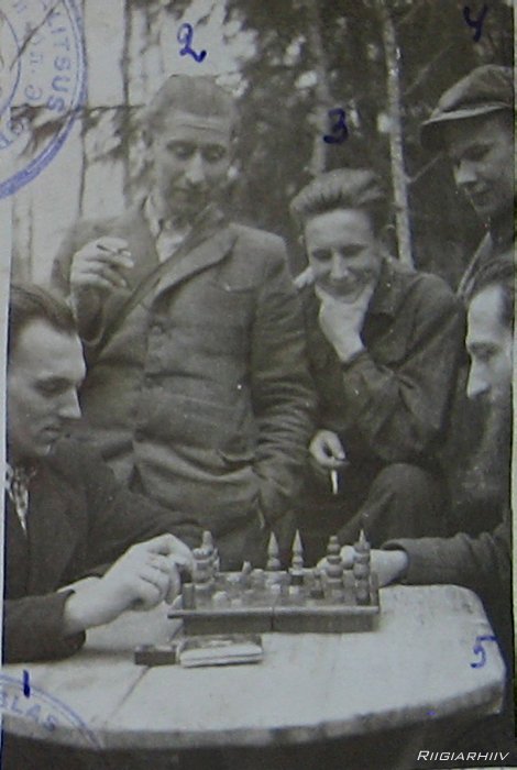 Parmu metsas 1950. a. Vasakult: August Kuus, Karl Kaur, Raimond Pild, Voldemar Visk, Alfred Erik.