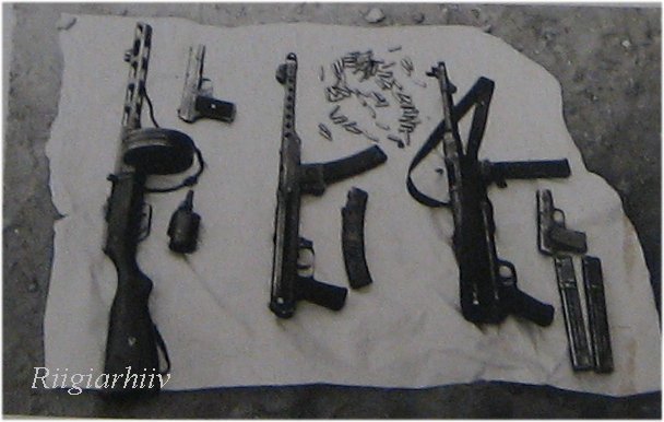 Pulli talus tapetutelt ära võetud relvad ja laskemoon