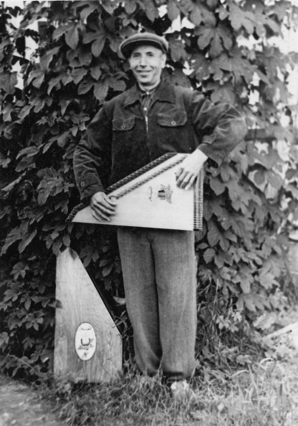 Johannes Heeska vangistuses enda tehtud kandlega 1960-ndate alguses. Foto: erakogu